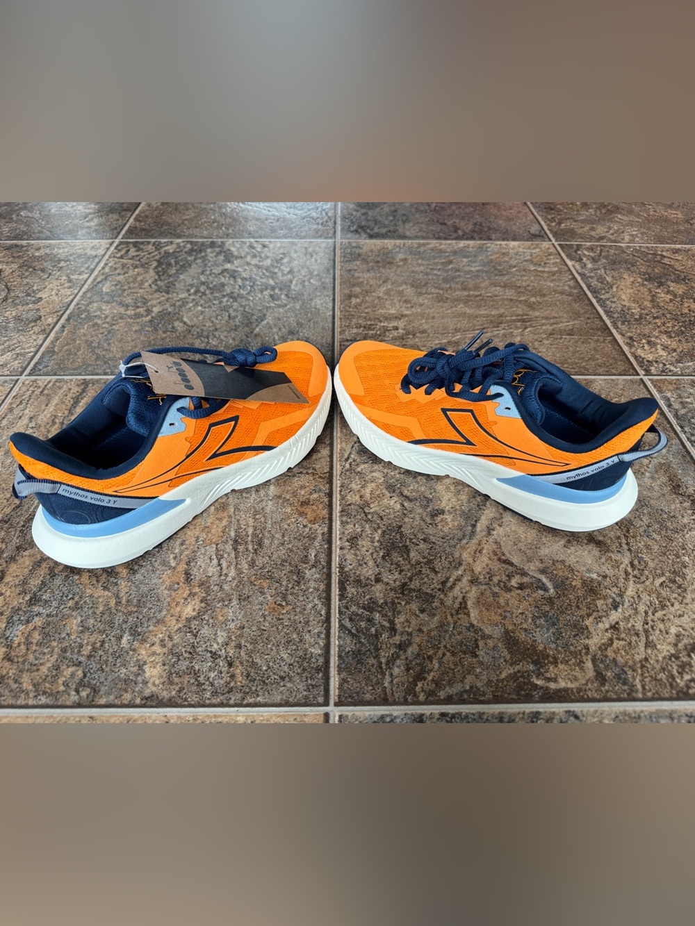 NEW!!! Diadora Mythos Volo 3 Y Running Shoes Sneakers- Men’s 4/Women’s 5.5